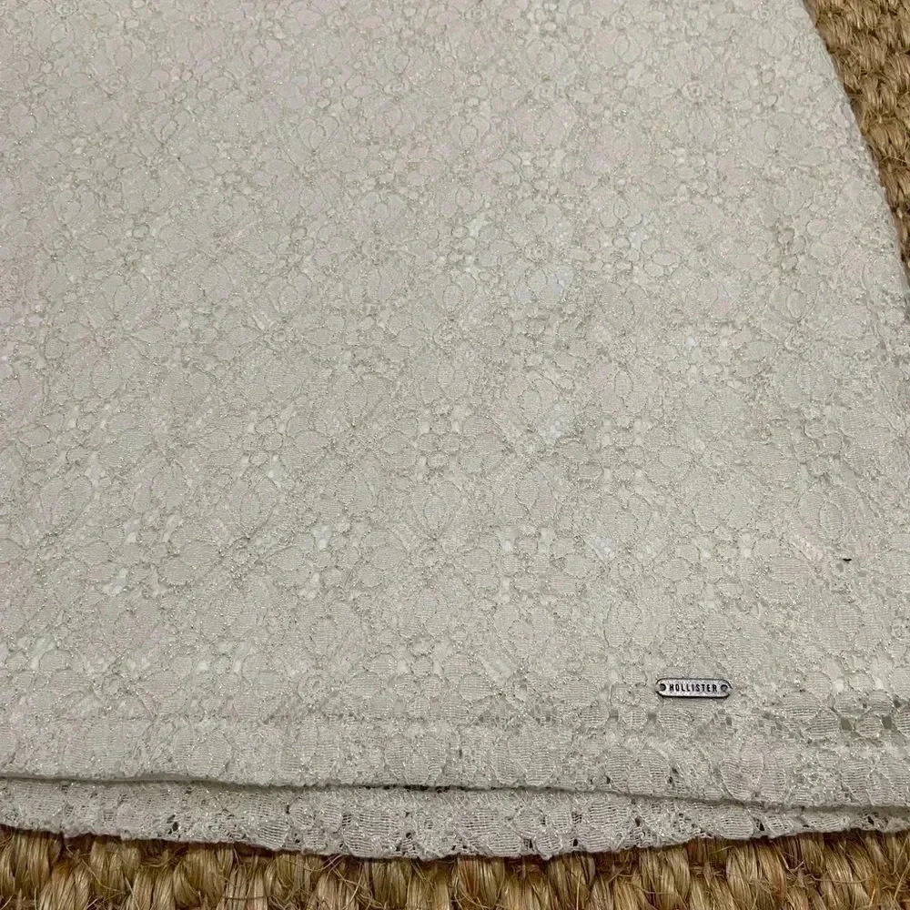 Hollister skirt, size 9, ivory and gold thread lace over white linings - Picture 3 of 10